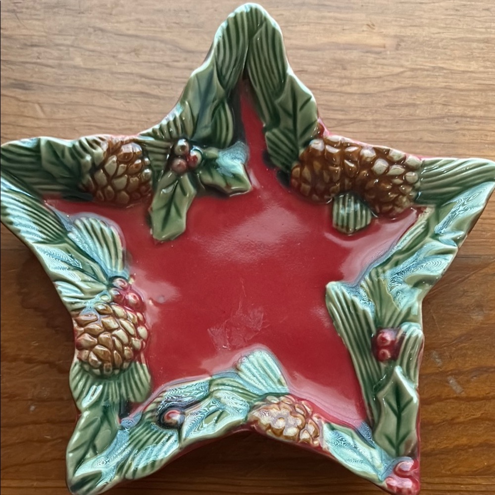Red Star-Shaped Ceramic Dish with Pinecone Design
